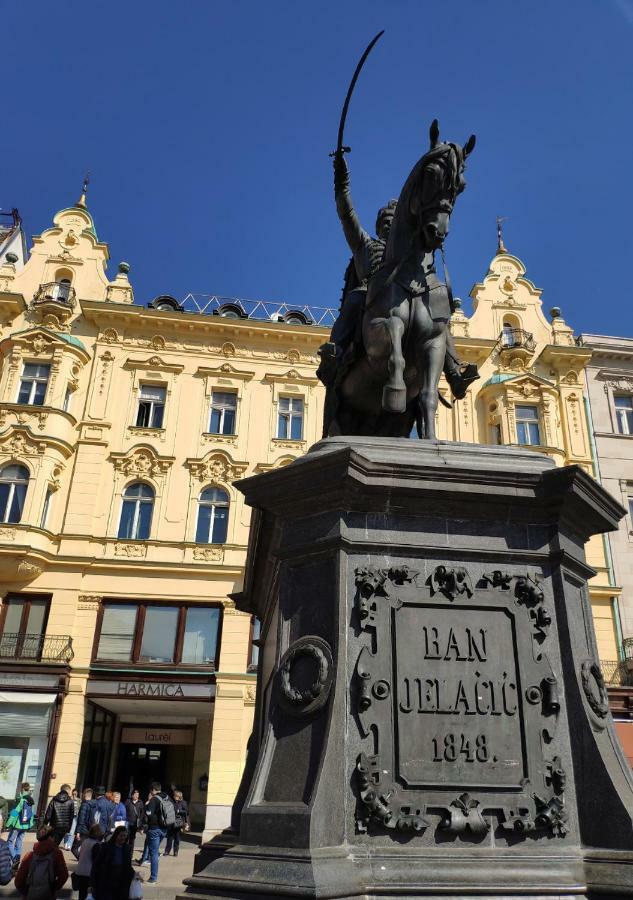Luxurios And Historic Apartment "Shine" - Right On The Main Square ซาเกร็บ ภายนอก รูปภาพ