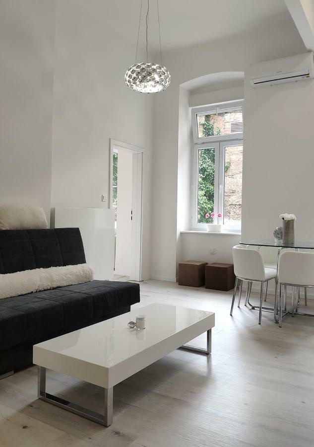 Luxurios And Historic Apartment "Shine" - Right On The Main Square ซาเกร็บ ภายนอก รูปภาพ